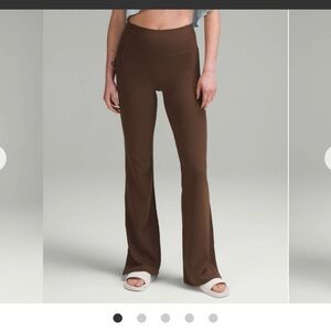 Lululemon Groove High-Rise Split-Hem Flared Pant *Nulu
Java | Size 8